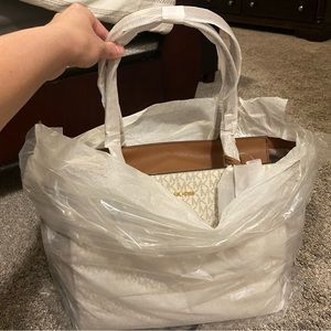 Michael Kors Gilly Large Jet Set Travel Tote & Large Continental Wallet